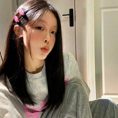 热裤荡女